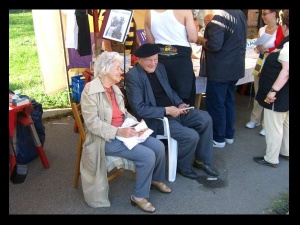 Lore Krüger mit dem langjährigen Vorsitzenden der DRAFD Ernst Melis am Tag der Mahnung und Begegnung im September 2006